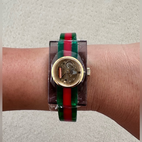 Gucci Dress watch - Skeleton dial with gold details **NEW WITH BOX** - Picture 6 of 7